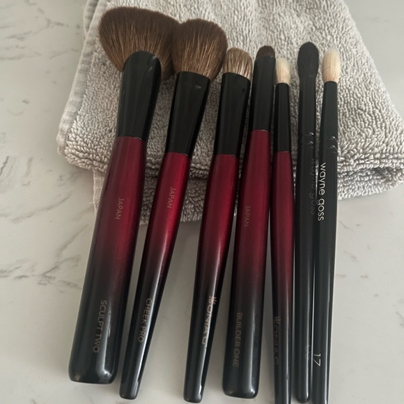 Sonia G and Wayne Goss Makeup Brushes - Picture 13 of 13